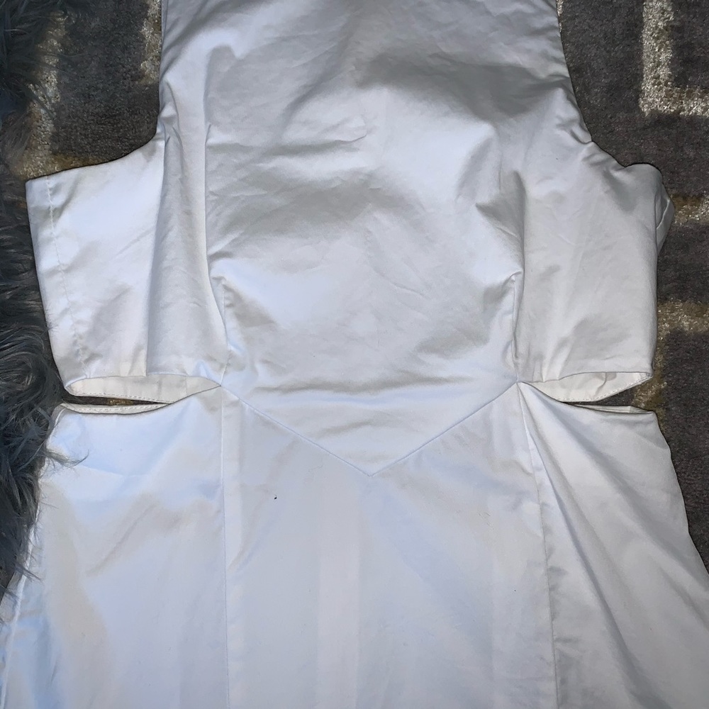 White Mini Dress 🛥 - Picture 4 of 9